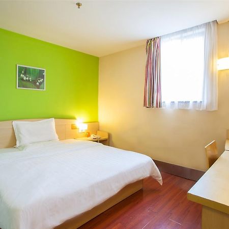 7Days Inn Ji'Nan Railway Station North Square Цзинань Экстерьер фото