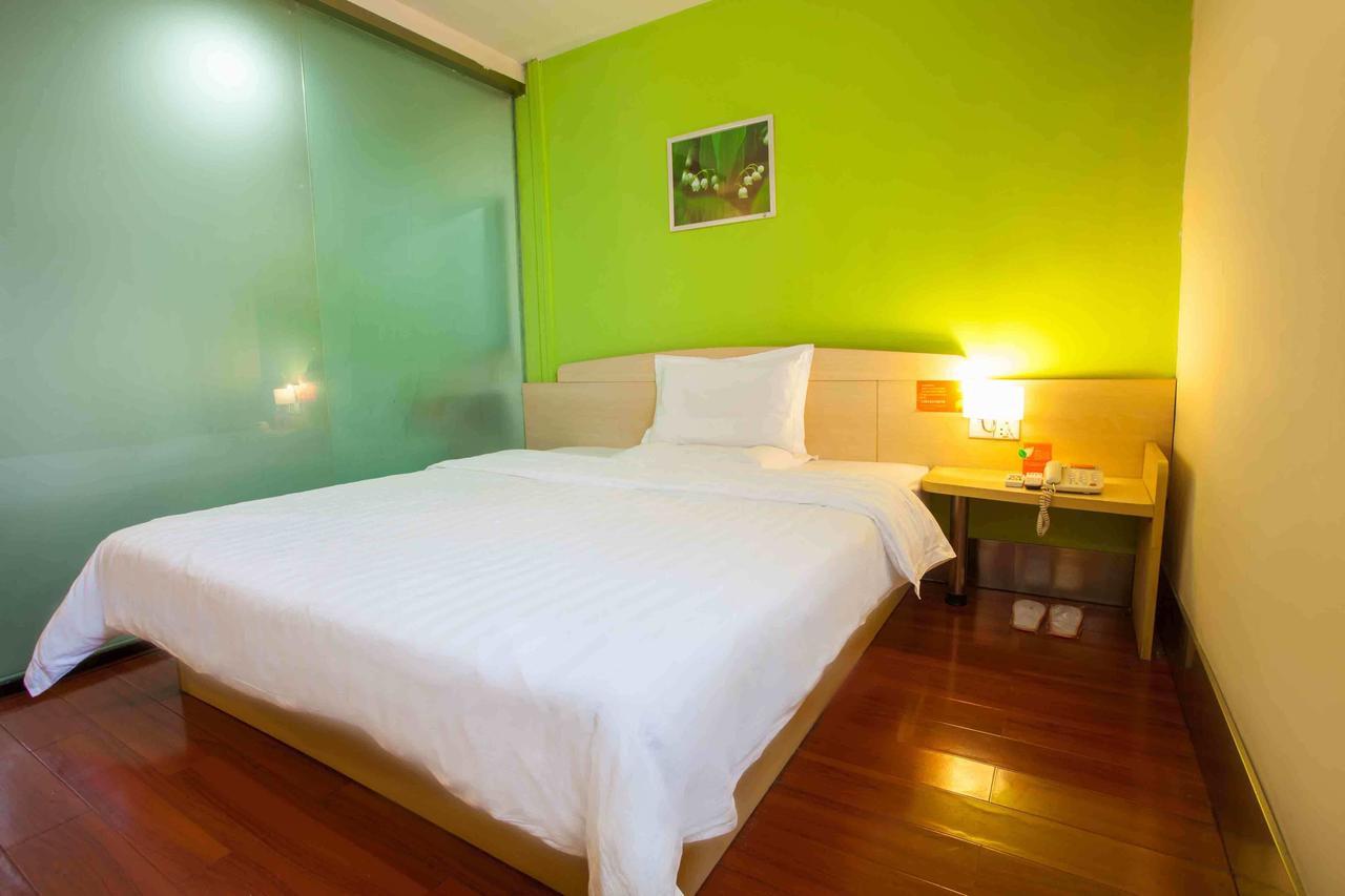 7Days Inn Ji'Nan Railway Station North Square Цзинань Экстерьер фото