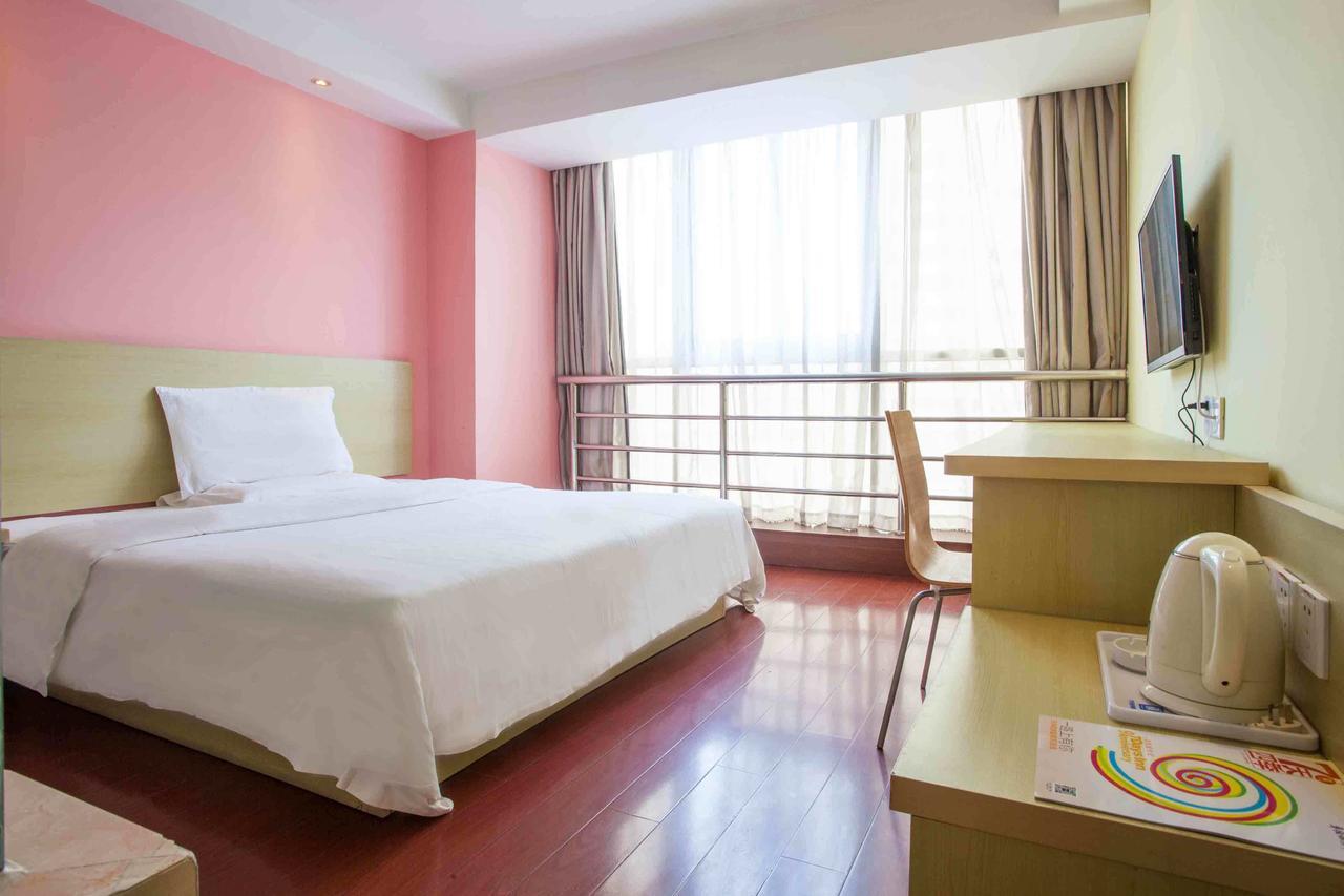 7Days Inn Ji'Nan Railway Station North Square Цзинань Экстерьер фото