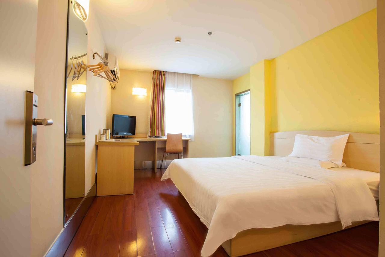 7Days Inn Ji'Nan Railway Station North Square Цзинань Экстерьер фото