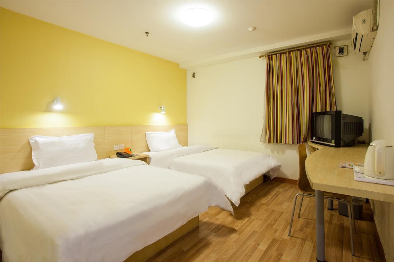 7Days Inn Ji'Nan Railway Station North Square Цзинань Экстерьер фото